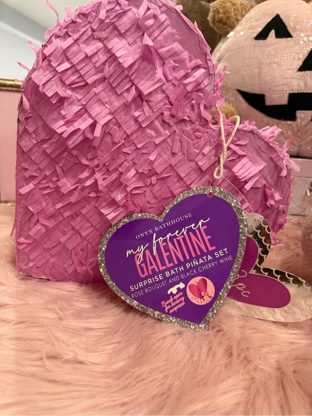Onyx My Forever Galentine Surprise Bath 13pc Piñata Set